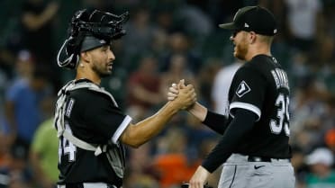 White Sox score late to split series with Tigers