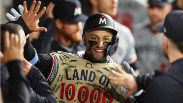 Twins sweep Diamondbacks on Wallner's walk-off homer in 9th inning - ABC  News