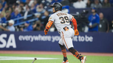 Giants shortstop Thairo Estrada hit in head by pitch, has to leave game