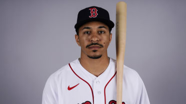 Red Sox call up David Hamilton, ex-Texas infielder for MLB debut