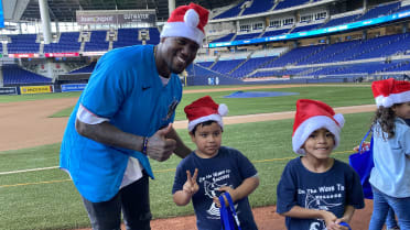 MIAMI MARLINS SPREADING HOLIDAY CHEER WITH THIRD ANNUAL MARLINS TEAM STORE  HOLIDAY EXPERIENCE WITH PRIZE PARTNER FANATICS, REWARDING ONE LUCKY FAN  WITH UP TO $1,000 IN MARLINS GEAR