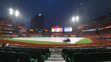 Cardinals to play a doubleheader Saturday after rain suspends Friday's  series opener