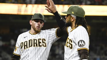 Juan Soto, Fernando Tatis Jr. deliver big-swinging statement for Padres at  Yankee Stadium - The Boston Globe