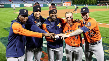 Christian Vázquez catches no-hitter in World Series Game 4