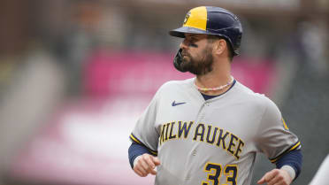 Jesse Winker hits pinch-hit single in win over Reds