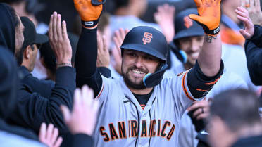 San Francisco Giants: J.D. Davis, Gold Glove candidate? – Bat