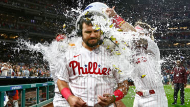 NLCS: Phillies maul Padres in Game 4 behind Harper, Hoskins and