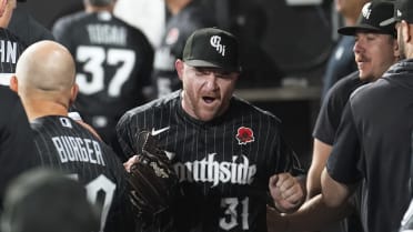 White Sox pitcher Liam Hendriks and viral barber VicBlends spread  positivity during heartwarming chat