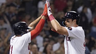 Triston Casas shows off his pregame routine at Fenway, collects