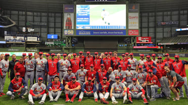 NL CENTRAL CHAMPS! Cardinals defeat Cubs to claim division title