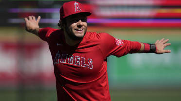 Fletcher's hit streak reaches 26 games, Angels pound M's 9-4