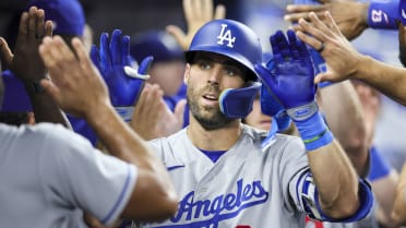 Chris Taylor injury: Dodgers IF/OF hurts right ankle in NLCS Game 5 win -  True Blue LA