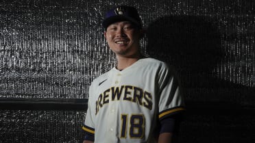 Keston Hiura is trying to be the Brewers' version of Joey Gallo