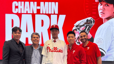 mlb.com - Jesse Borek - Phillies make major splash on int'l market, sign standout Korean RHP Park