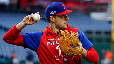 Phillies ink Dominguez to 2-year extension with club option for 2025