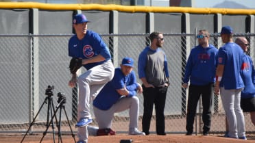 Hendricks returns to mound, but Cubs deliver dismal performance