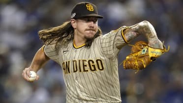 Mike Clevinger's daughter joins dad for ALDS Game 3 postgame