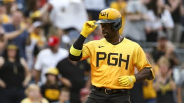 Andrew McCutchen's fabulous furry convention feats continue in Pirates'  Friday night win