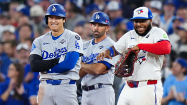 Shohei Ohtani avoids game-ending pickoff from Vladimir Guerrero Jr.