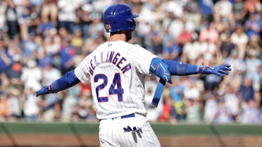 Cody Bellinger puts on his own air show in Cubs' victory against