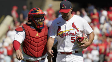 In his footsteps: Cardinals' Contreras honors Yadi with special cleats for  opening day