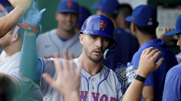 Pete Alonso wears home run apple cleats