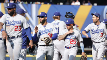 Mookie Betts salutes LeBron James at Dodger Stadium 