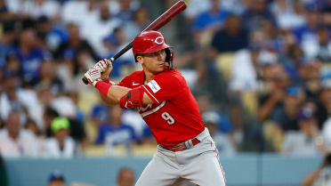 Bruce hits three-run HR, Reds sink D-backs 