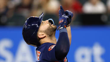 Astros' Altuve homers in first 3 at-bats against Rangers, gets 4