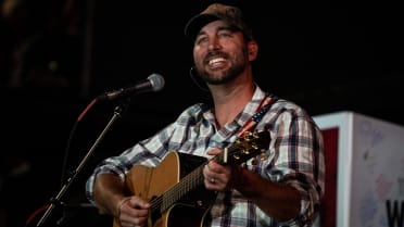 Adam Wainwright's last weekend in majors includes prep for concert