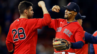 Martinez has RBI single in 8th, Red Sox beat Royals 2-1 - The San