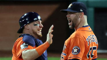 CHICAGO, IL - AUGUST 18: Houston Astros catcher Christian Vazquez (9)  throws the ball during an MLB game against the Chicago White Sox on August  18, 2022 at Guaranteed Rate Field in