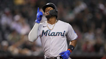 MIAMI, FL - APRIL 14: Miami Marlins left fielder Jorge Soler (12) watches  an incoming pitch during the game between the Arizona Diamondbacks and the  Miami Marlins on Friday, April 14, 2023