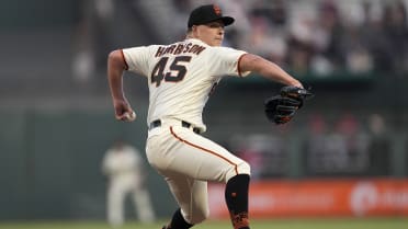 Giants prospect on sharing clubhouse with childhood idols: “It's