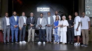 mlb.com - Perla Paredes - Black legends detail their stories, love for game at Players Alliance dinner