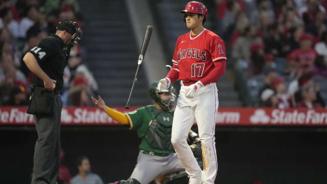 Angels split doubleheader against Jays