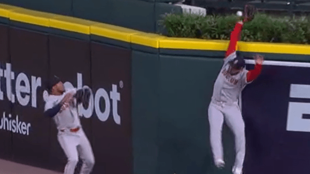 Red Sox rob homer with tipped catch between two outfielders