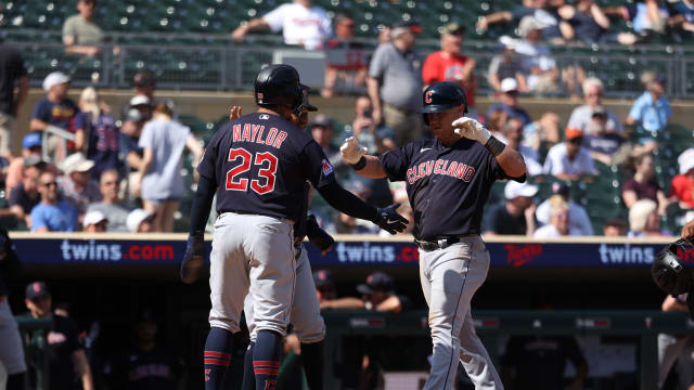 Kole Calhoun launches game winning homer over Twins