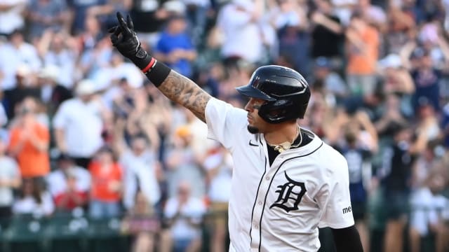 Javier Báez homers twice after reaching 10 years in MLB