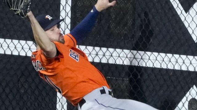 Jonronazo del cubano Yordan Álvarez corona a los Astros de Houston en la  Serie Mundial