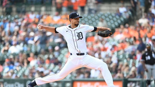 Charlie Morton signs with Braves, set to retire with team