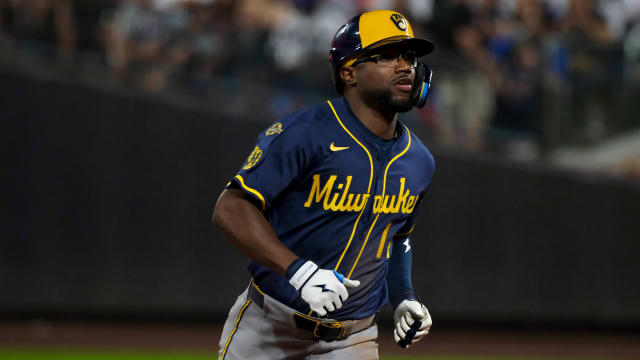 Andruw Monasterio gets rare start in Brewers' loss to Mets
