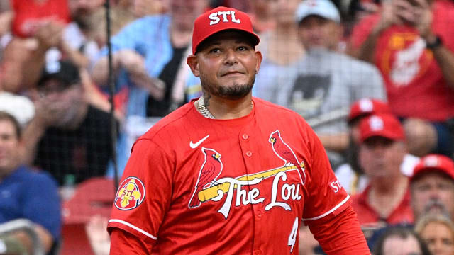 Yadier Molina to return to Cardinals' dugout in uniform