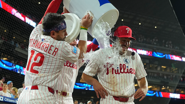 Phillies earn walk-off win over Cubs