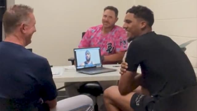 Reigning Cy winner tells Marlins' top prospect he's coming to The Show