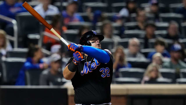 Mets win behind new additions as Tyler Naquin, Daniel Vogelbach