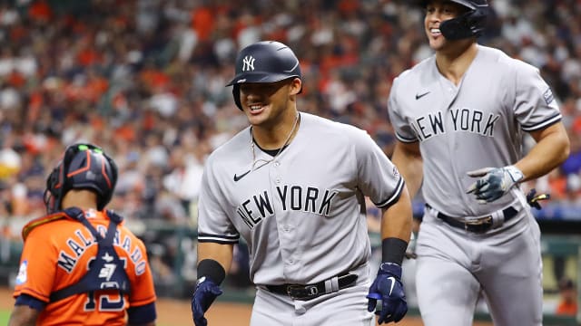 Aaron Judge en su papel de capitán de los Yankees, paga la cuenta de la  ropa de un novato en el equipo