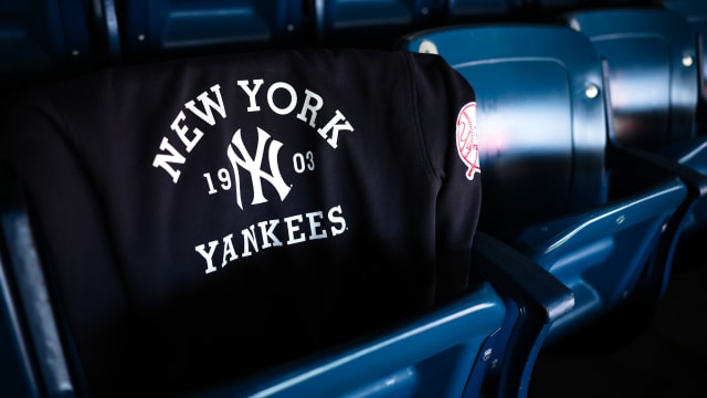◆おしゃれ！【 NEW YORK Yankees / NY ヤンキース 】長袖！スタジアム風／裏起毛！ ジップ~JCT◆GR迷彩/M Yankees Style Collection | New York Yankees