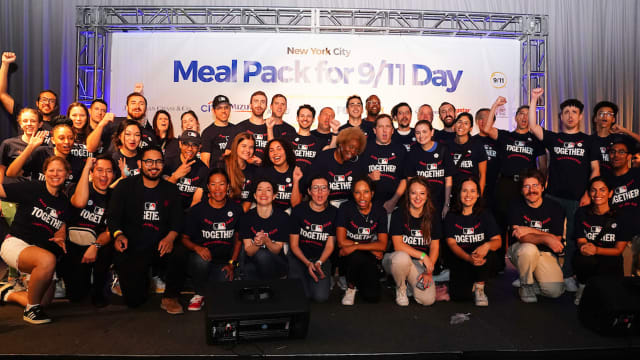 Former MLB players, league employees participate in 9/11 Day of Service
