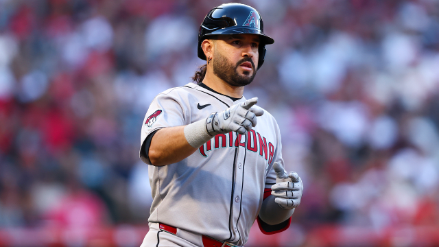Eugenio Suárez homers twice 